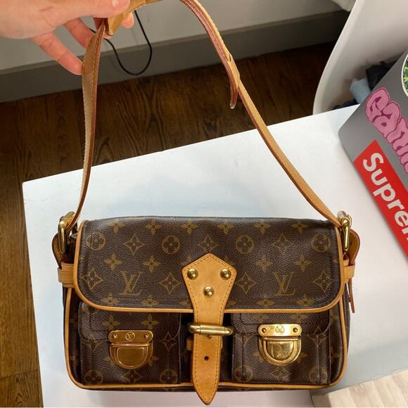 Louis Vuitton Monogram Hudson PM Vintage Shoulder Bag - Picture 2 of 16